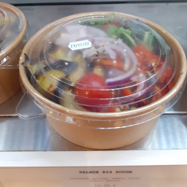 菜肴“Salade riz rouge”的照片