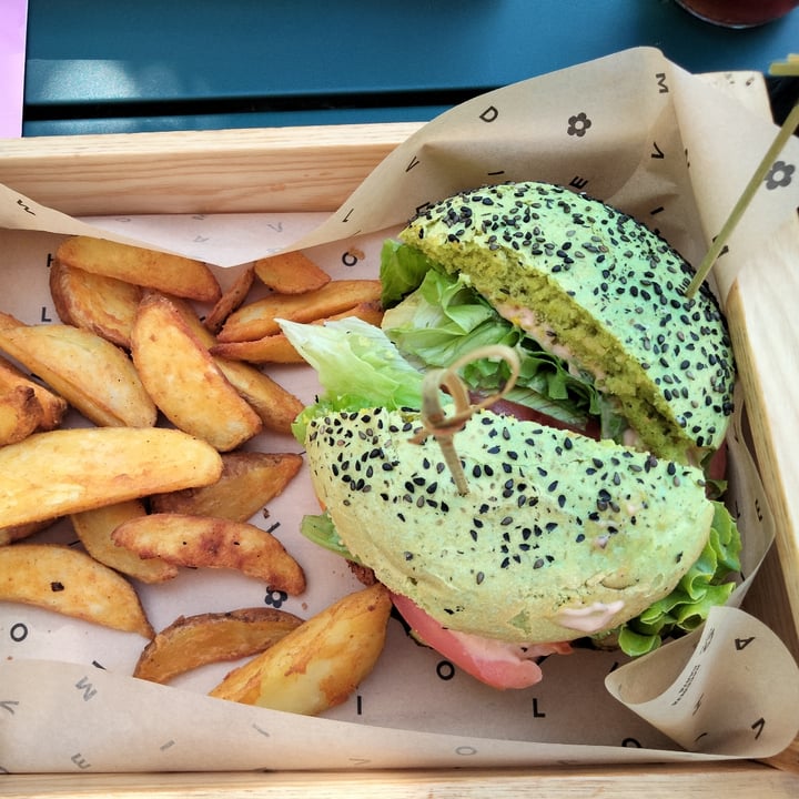 review photo of Flower Burger jungle bbq burger shared by @trizziveg on 27 Aug 2022 - review
