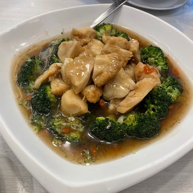 Photo du plat “Broccoli with Braised Monkeyhead Mushroom”