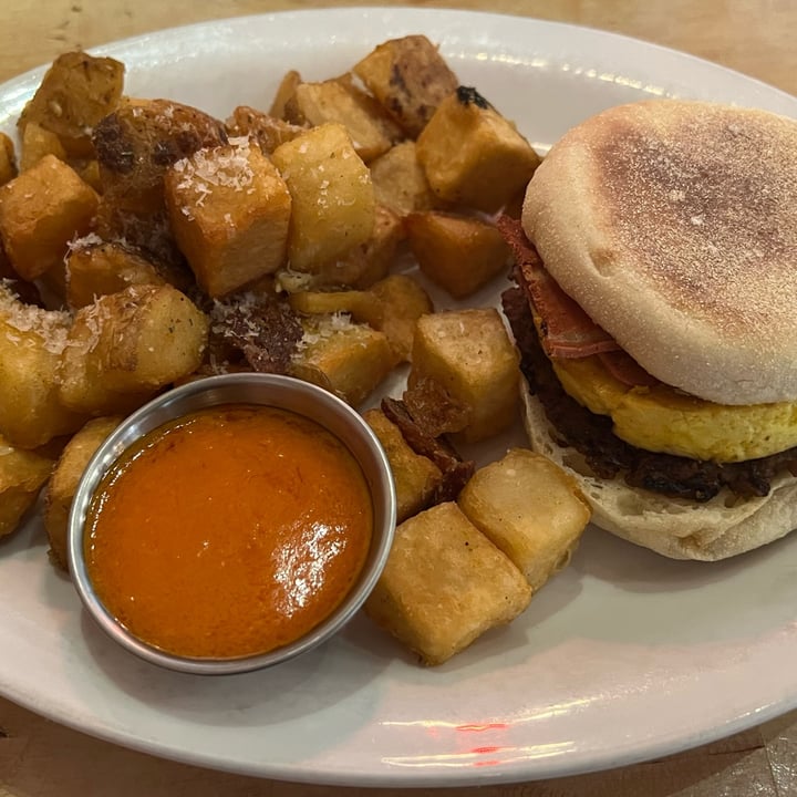 photo of MeeT in Yaletown breakfast sandwich shared by @veganskaz on  07 May 2022 - review