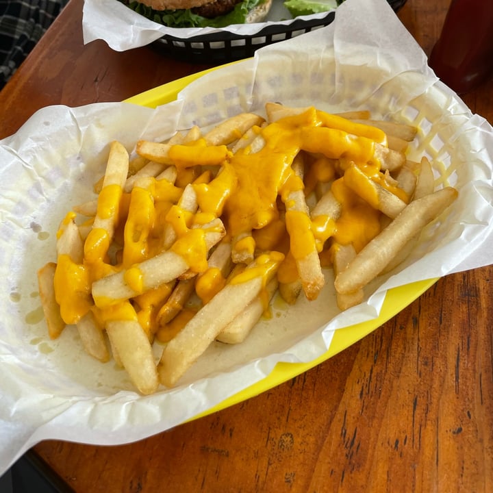 photo of Tomeiro, garnacha vegana Papas con queso cheddar vegano shared by @michellemurci on  04 Jul 2022 - review