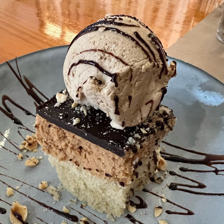 review photo of Pizzi & Dixie Tarta ferrero rocher shared by @lopasil on 06 Jun 2022 - review