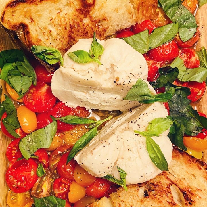 review photo of Benoit Bergeron Chef à Domicile Burrata shared by @missnarciss on 08 Feb 2021 - review