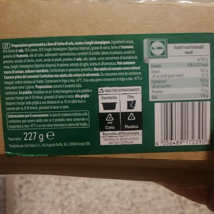 review photo of Vemondo Vegan Burger a base di farina di soia, carote e funghi champignon shared by @favflo on 27 Mar 2022 - review
