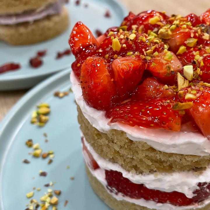 photo of Greendot PAYA LEBAR SQUARE Fresh Strawberry Shortcake shared by @simhazel on  02 May 2022 - review