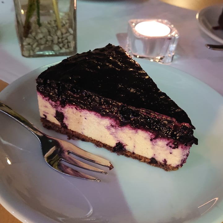 photo of red die grüne Küche Blueberry cashew cake shared by @vreakylena on  20 Oct 2021 - review