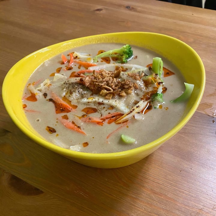 photo of Wei's Noodle House Spicy Sate Peanut Veggie Noodle Soup shared by @dcasantis on  12 Jul 2020 - review