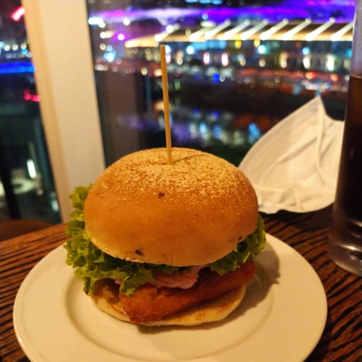 photo of nomVnom Bistro Fishless Slaw Burger shared by @pippapong on  21 Oct 2021 - review