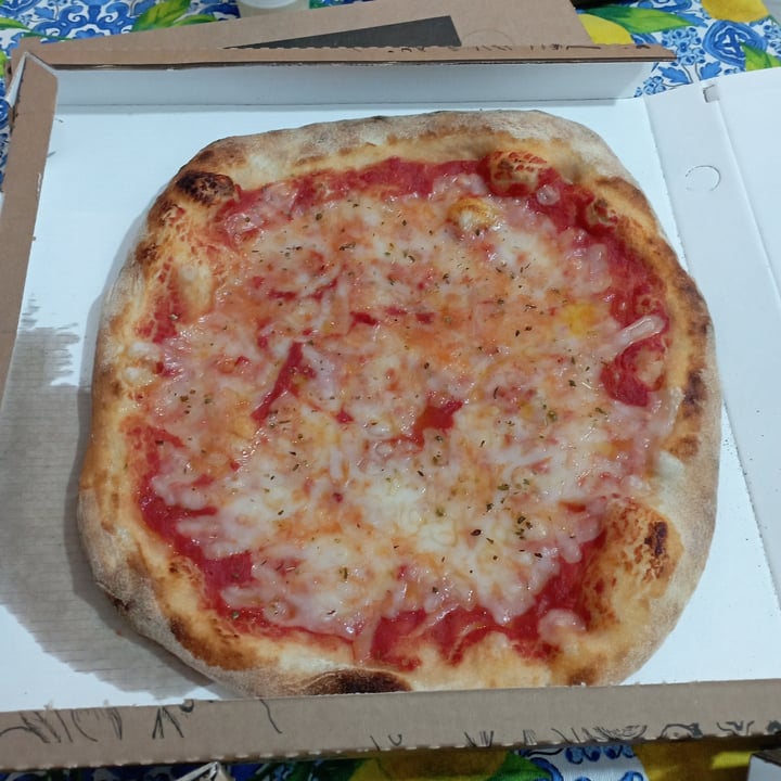photo of N pezzu ri pizza margherita shared by @chiaraclaire on  25 Aug 2022 - review