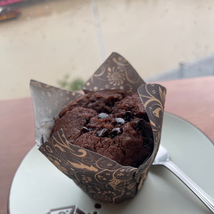 photo of nomVnom Bistro Chocolate Muffin shared by @vegan-ravana on  19 Apr 2022 - review