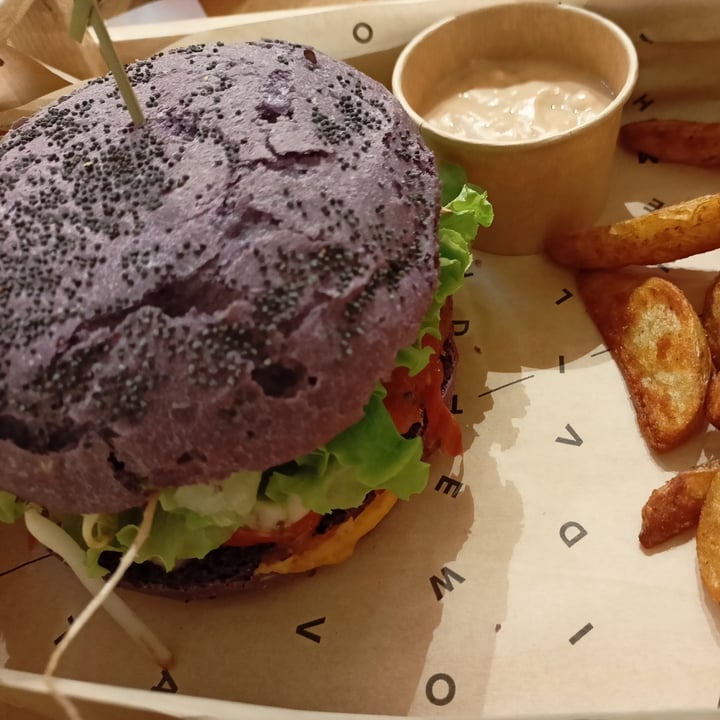 photo of Flower Burger Flower Burger shared by @marinasacco on  03 Oct 2022 - review