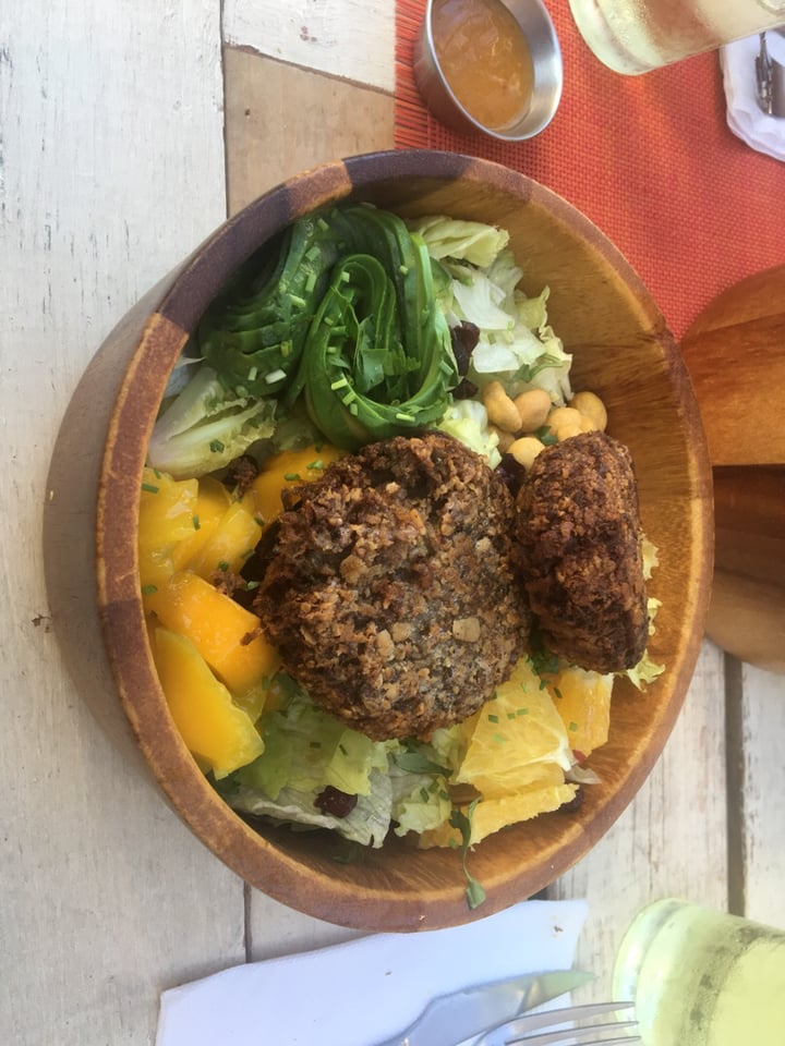 photo of Romeo sin Julieta Ensalada Julieta Con Falafel shared by @sabrina1408 on  11 Jan 2020 - review