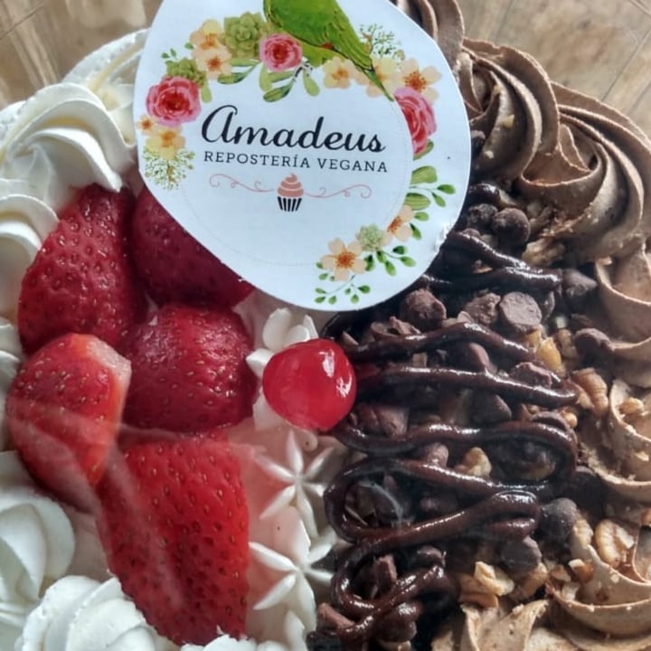 photo of Amadeus Repostería Vegana Pastel milky dúo shared by @rebecalozano on  18 Sep 2021 - review