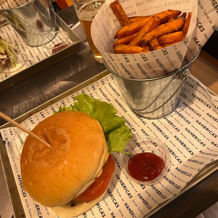 photo of Hamerica's Smile burger shared by @valeriamaselli on  11 Dec 2021 - review