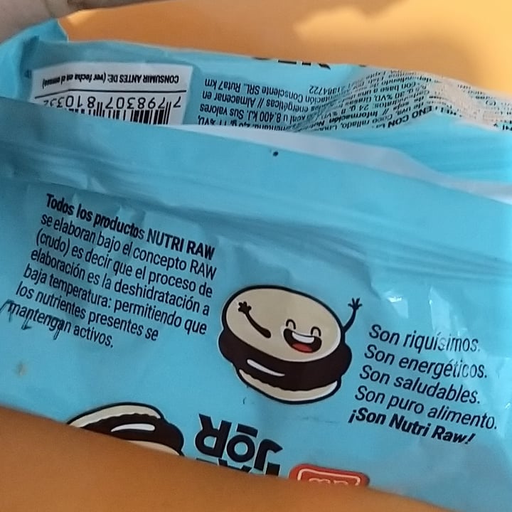 photo of Nutri Raw Alfajor de mani y coco relleno con chocolate shared by @gabeee on  02 Apr 2022 - review