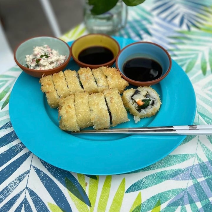 photo of Veggie Koi Sushi Chisi roll shared by @veganeandoporelmundo on  17 Oct 2021 - review