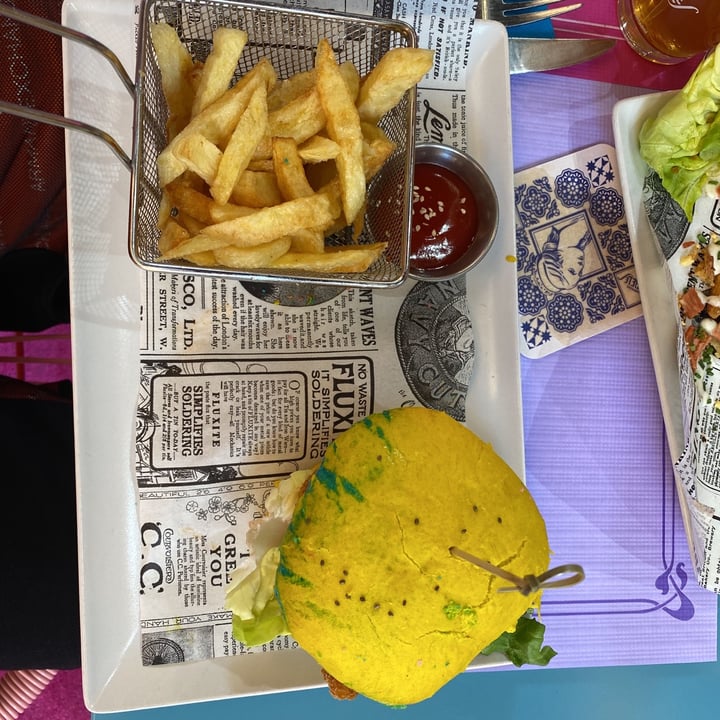 photo of Freedom Cakes Avocado Burger shared by @vale90t on  12 Jun 2021 - review