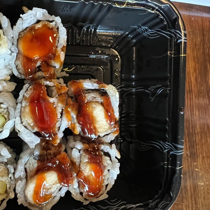 photo of MOMO Sushi fried banana roll shared by @annettej on  15 Jan 2023 - review