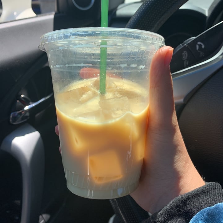 review photo of Smack Dab Iced Oat Milk Golden Chai shared by @morpho777 on 31 May 2020 - review