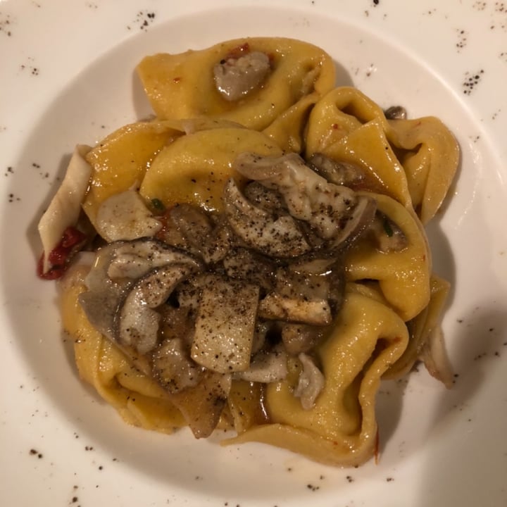 photo of Antica Hostaria Rocca Di Badolo tortelloni vegani con finferli e porcini shared by @victoriantonioni on  22 Nov 2022 - review