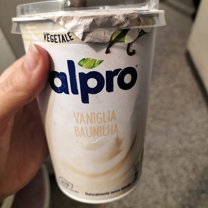 photo of Alpro Yogurt di soia alla vaniglia shared by @marshx on  05 May 2022 - review