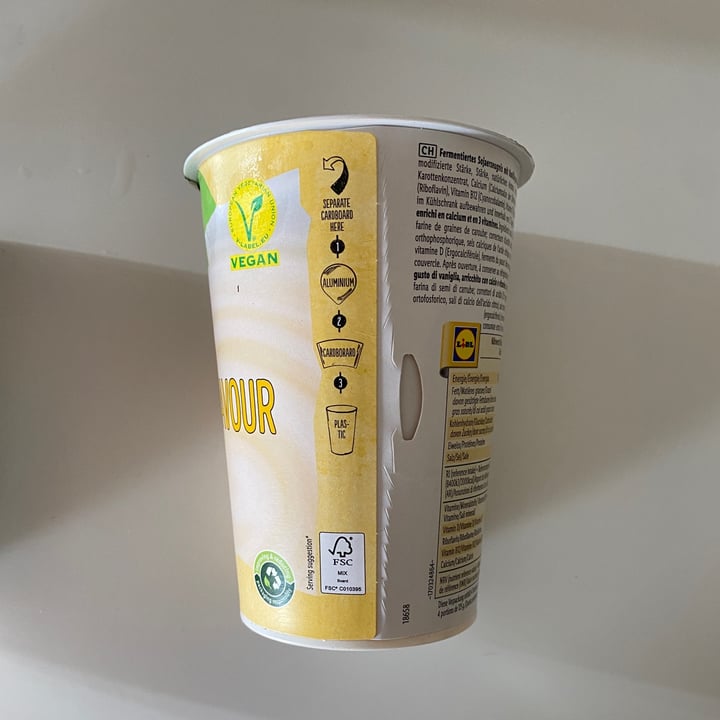 photo of Vemondo Yogurt vanilla flavour shared by @mariamagri on  17 Jun 2022 - review