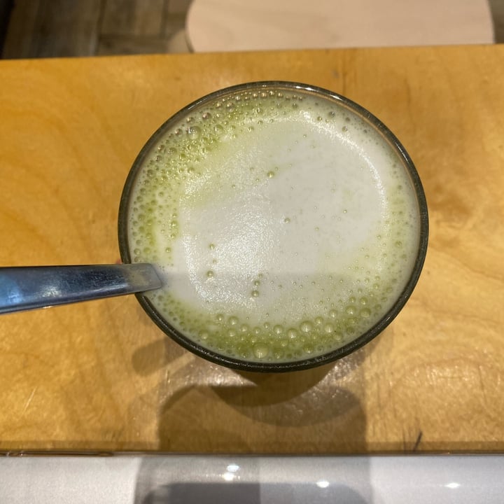 photo of Shake Café Matcha Latte (con Latte D’avena) shared by @effymusic on  03 May 2022 - review