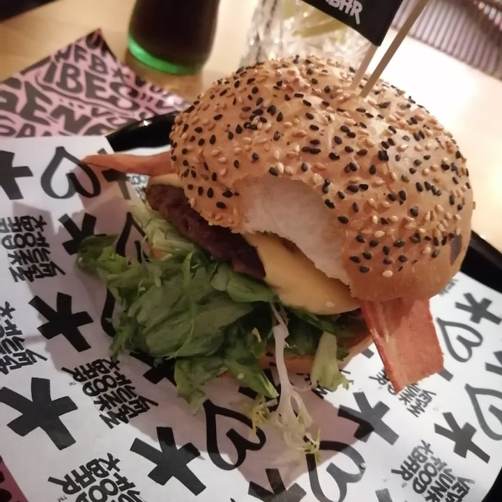 review photo of Vegan Junk Food Bar Royal Smash Burger shared by @agdp1393 on 11 Jul 2021 - review