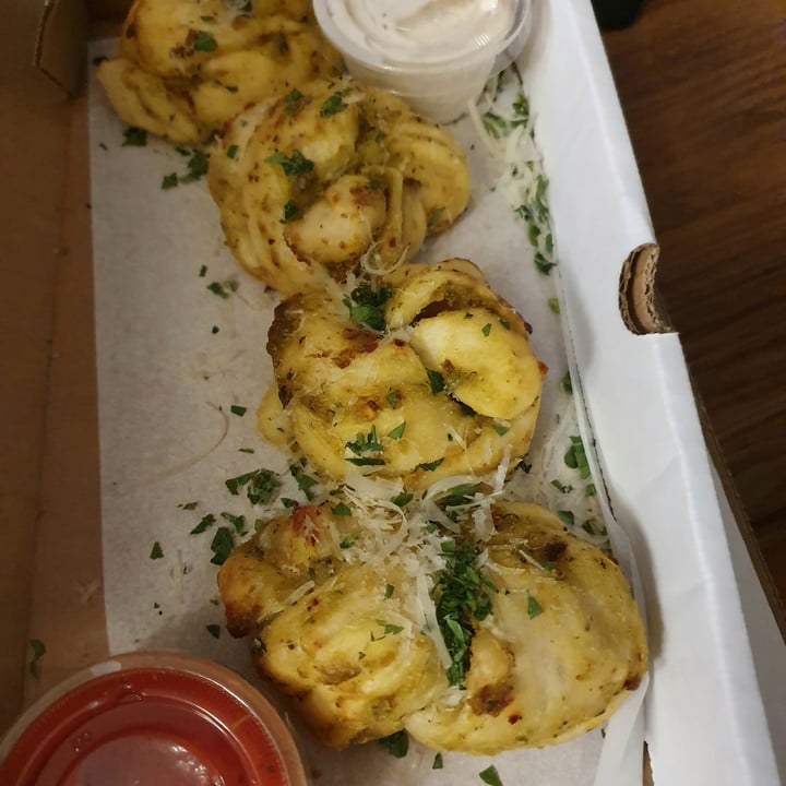 photo of Virtuous Pie Garlic Knots shared by @paniwilson on  06 Dec 2022 - review