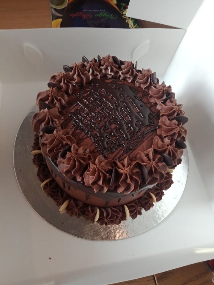 review photo of Cherry Darlings Bakehouse Caramel Cake w/ Chocolate Icing shared by @rhiannoncoles on 25 Mar 2019 - review