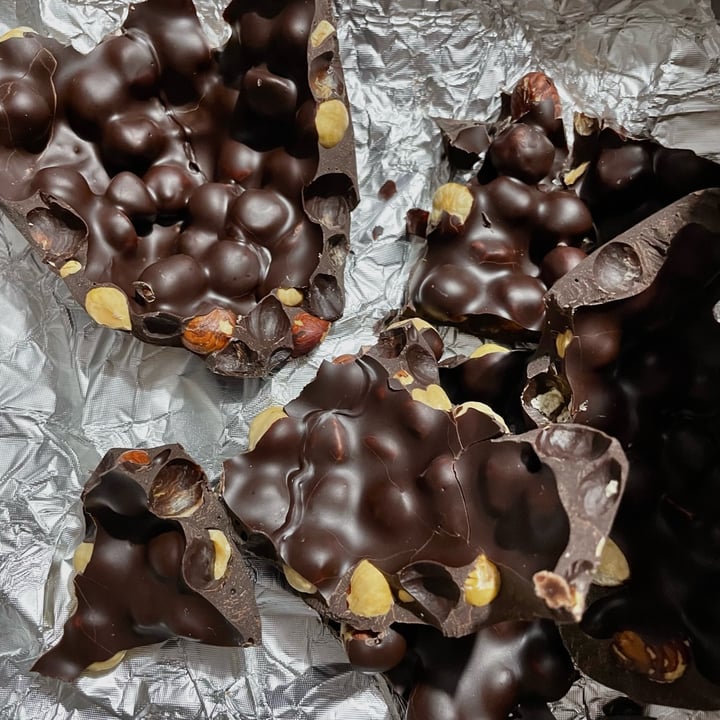 review photo of Novi Uovo Fondentenero Nocciolato shared by @allveg44 on 26 Apr 2022 - review