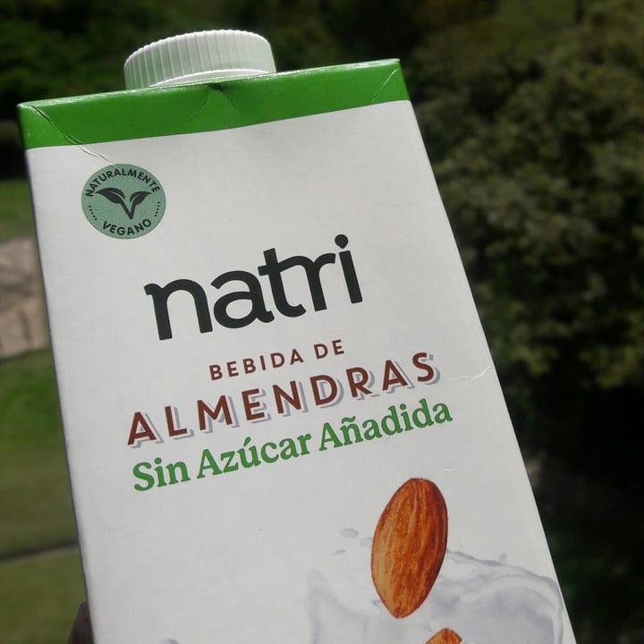 photo of Natri Bebida de Almendras shared by @veganizandomed on  23 Feb 2022 - review