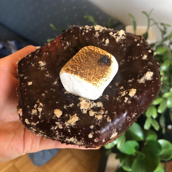 photo of MACHINO DONUTS Smore Donut shared by @tiascaz on  02 Apr 2022 - review