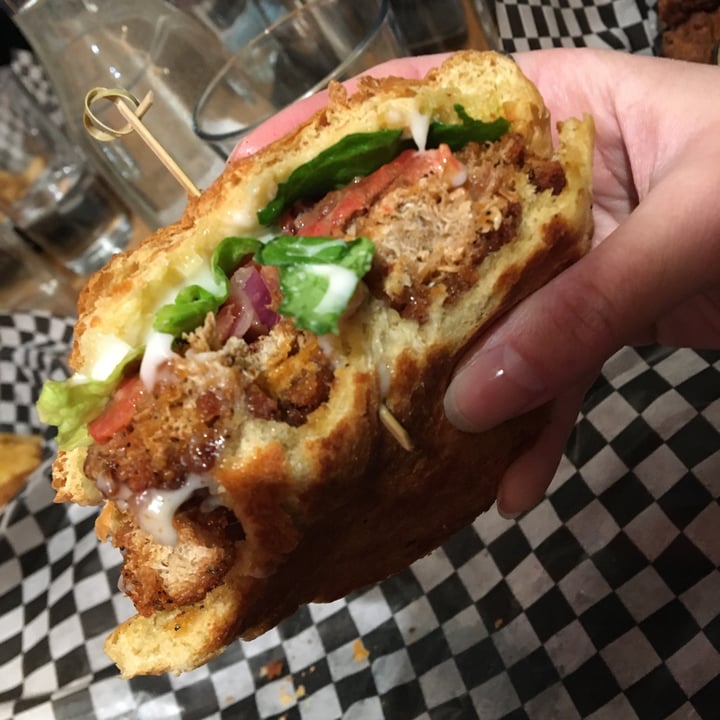 photo of Burger Fiancé “Fried Chick-en” Sandwich shared by @yvana on  12 May 2022 - review
