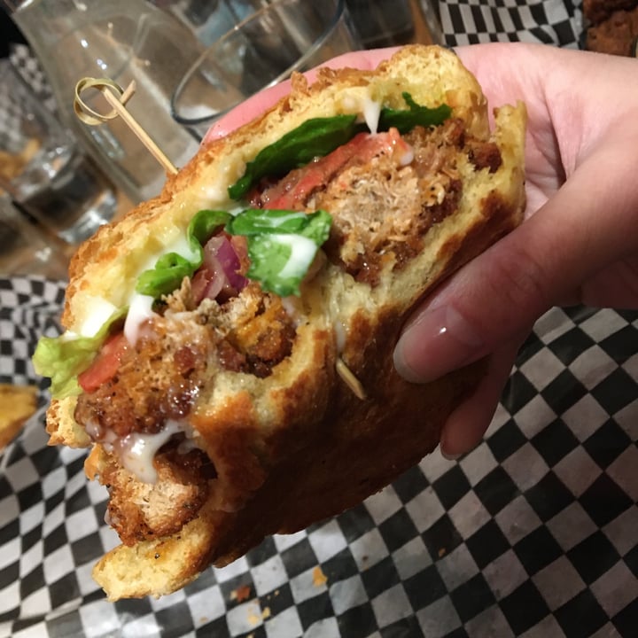 review photo of Burger Fiancé “Fried Chick-en” Sandwich shared by @yvana on 12 May 2022 - review