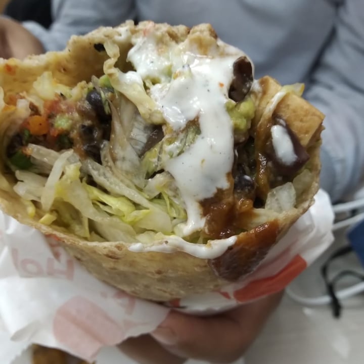 photo of Holy Plants Burrito estelar shared by @juancitovegan on  16 Dec 2021 - review