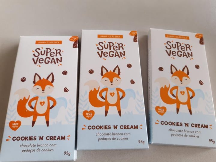 photo of Super Vegan Chocolate branco com Cookies shared by @madamex on  11 May 2022 - review
