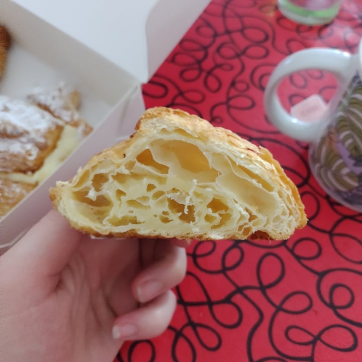 review photo of Sablée Vegana Croissant Rellena De Crema Pastelera shared by @agustinazt on 04 Sep 2021 - review