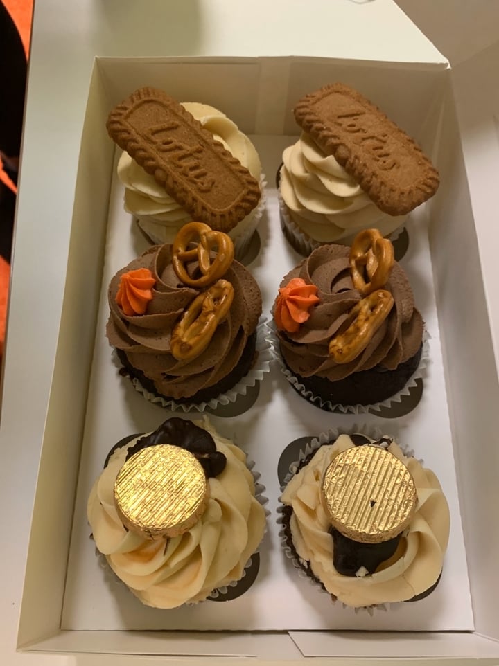review photo of Cielo Cakery Biscoff/Salted Caramel/Chocolate Cupcakes shared by @jazmynjade on 15 Feb 2020 - review