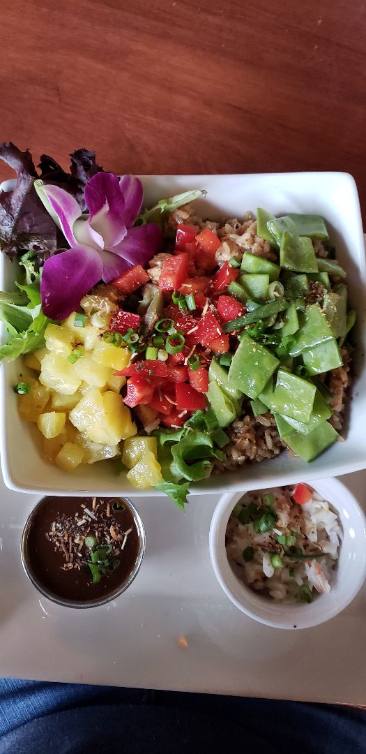 photo of The Tilted Tiki Tropical Tofu Poke Bowl shared by @ambularfortheanimals on  22 Dec 2018 - review