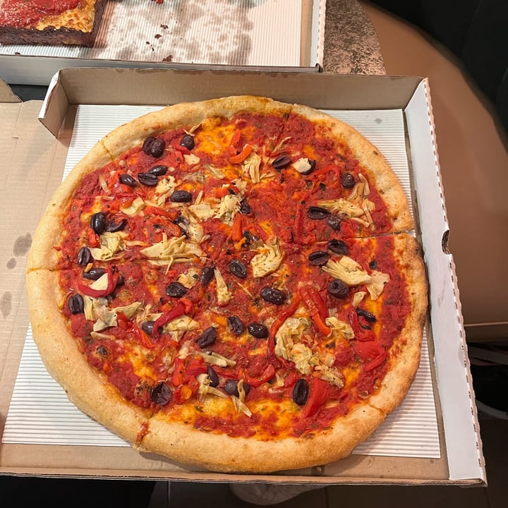 photo of AJ's Brooklyn Pizza Joint Vegan Veggie Pizza shared by @spearl on  01 Aug 2022 - review