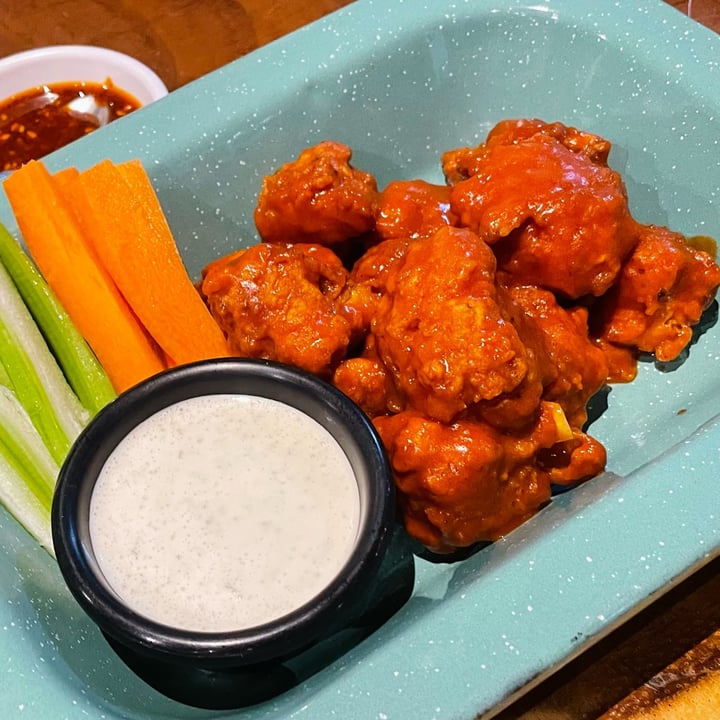 photo of The Green Place Mx Alitas Wings shared by @hugemittons on  17 Mar 2022 - review
