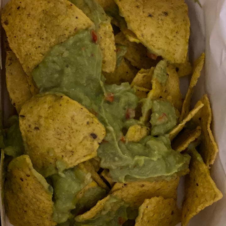 review photo of Nuevo mundo (Delivery) Nachos ConGuacamole shared by @toiatattoo on 27 Jun 2021 - review