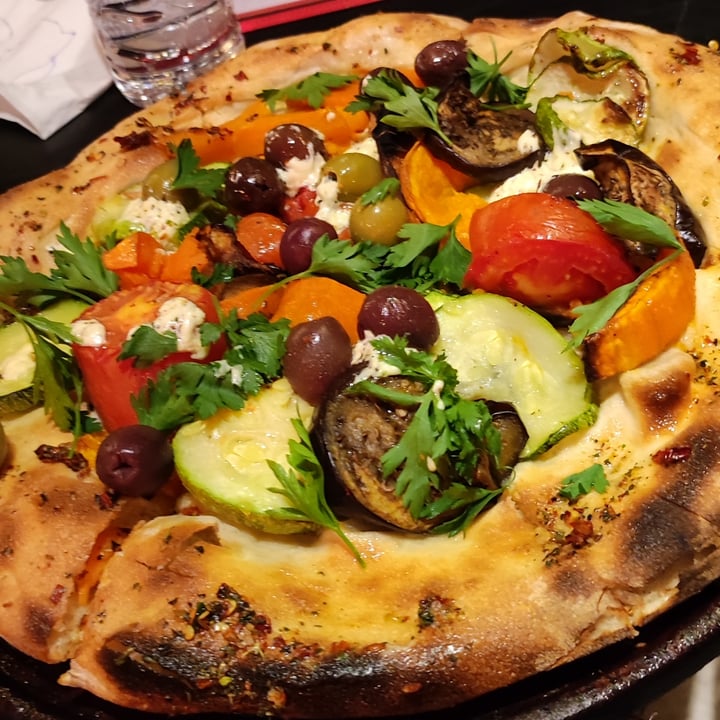 photo of Almacén de Pizzas Pizza vegana con vegetales asados shared by @javisid on  01 Mar 2022 - review