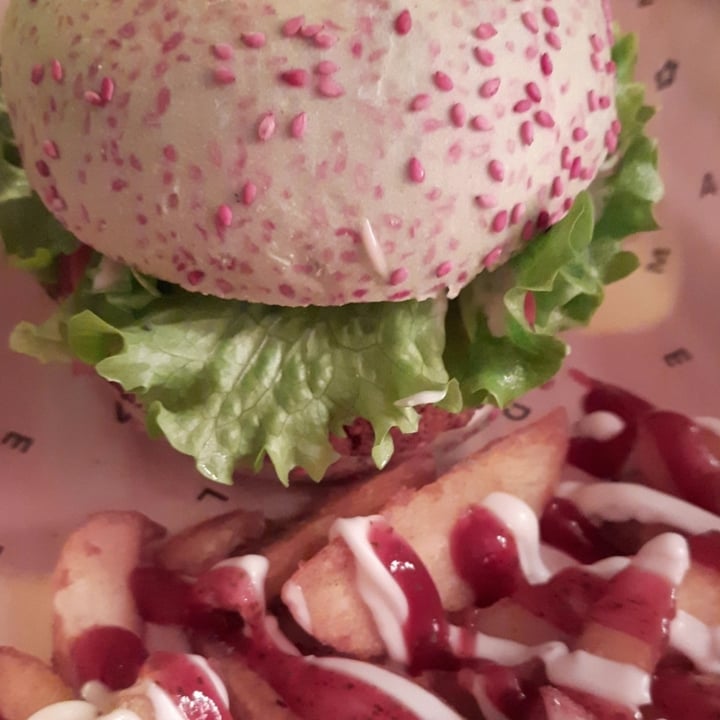photo of Flower Burger Elf burger shared by @fedebenny on  01 Feb 2022 - review