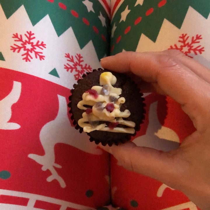 review photo of Loving Hut Christmas Box shared by @marinavlaykova on 27 Dec 2020 - review