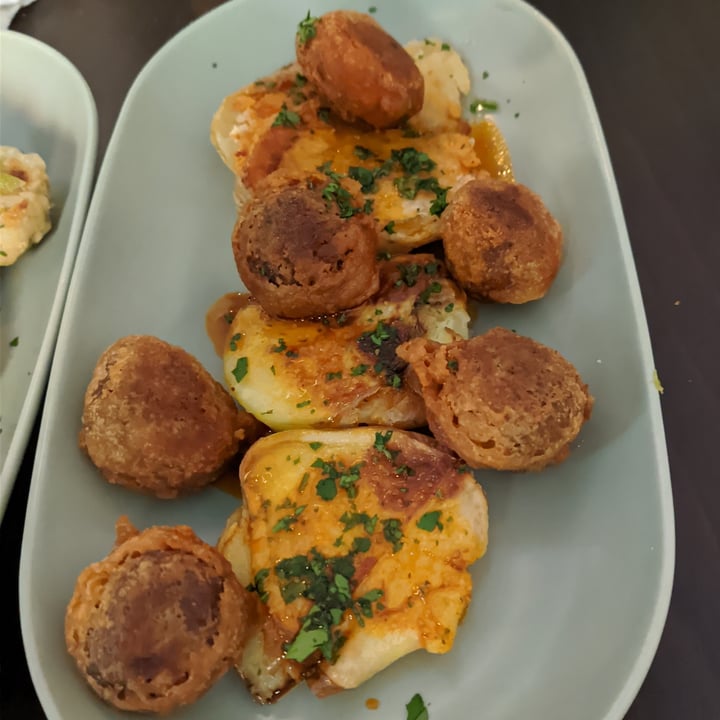 review photo of El Enano Verde Takoyakis con patatas chafadas al pimentón shared by @weyard on 24 Jan 2022 - review