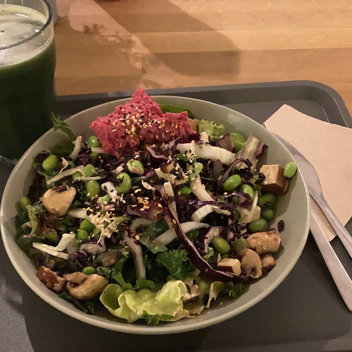 photo of Green Up Salad bar Big salad shared by @sarachiri on  26 Oct 2022 - review