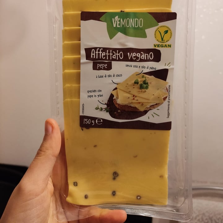 review photo of Vemondo Affettato Vegano Pepe shared by @indennamente on 18 Jan 2022 - review