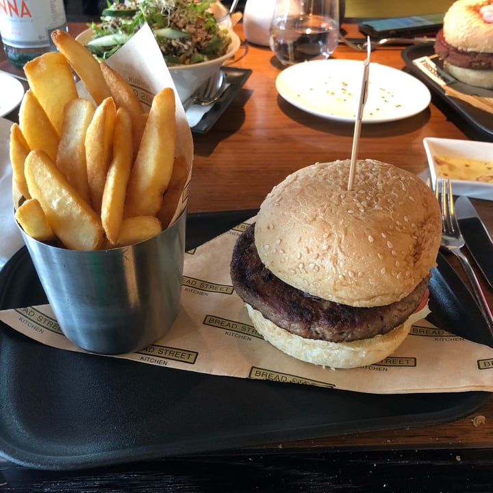 photo of Bread Street Kitchen Singapore Impossible Burger shared by @rufat on  10 Oct 2021 - review